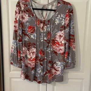 Never worn gray silver top beautiful , cleaning out!